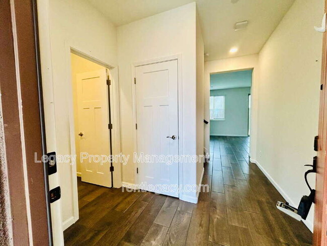 Photo - 3879 Ivan Way