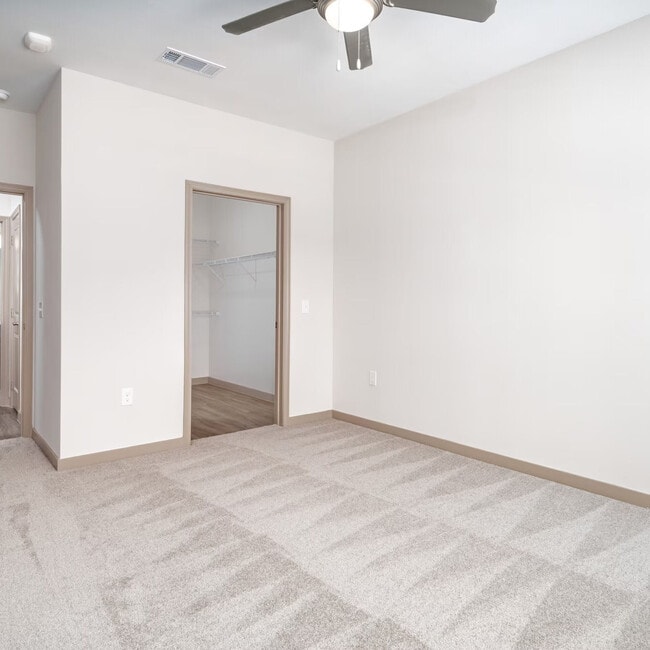 Walk-in Closets - BARONS PARK