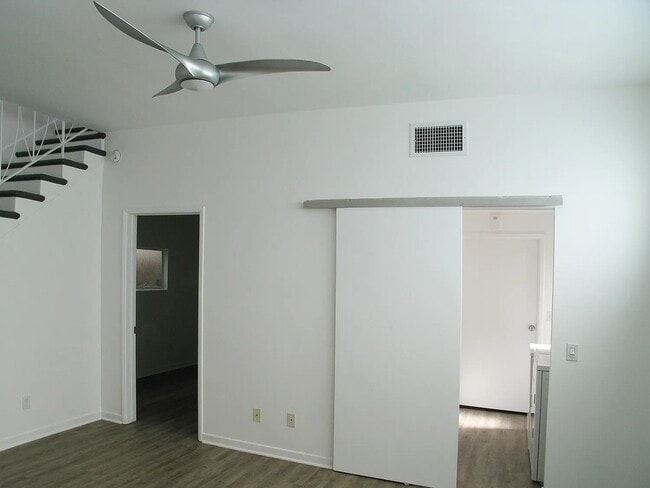 Photo - 1646 Preuss Rd