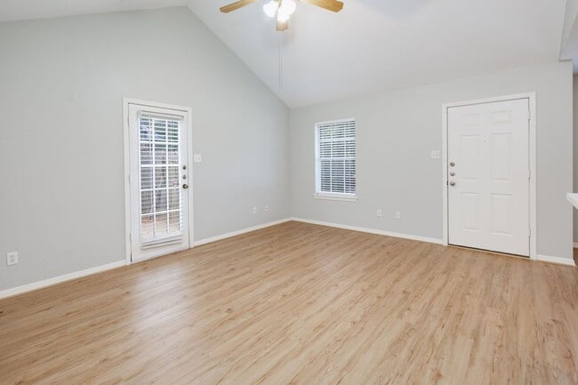 Photo - NOVEMBER Move in! 2/2 Duplex with fenced i...