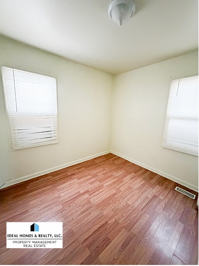 Photo - 949 Remington Ave