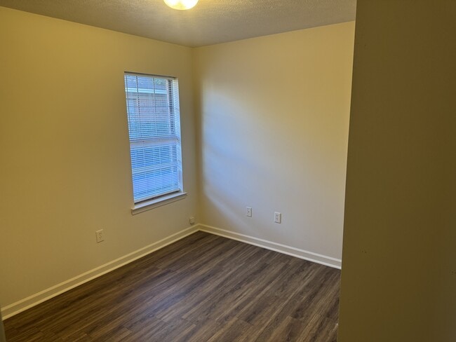 Photo - 3955 Ledbetter Dr