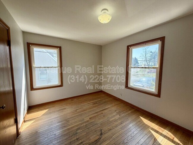 Photo - 9905 Iveland Dr