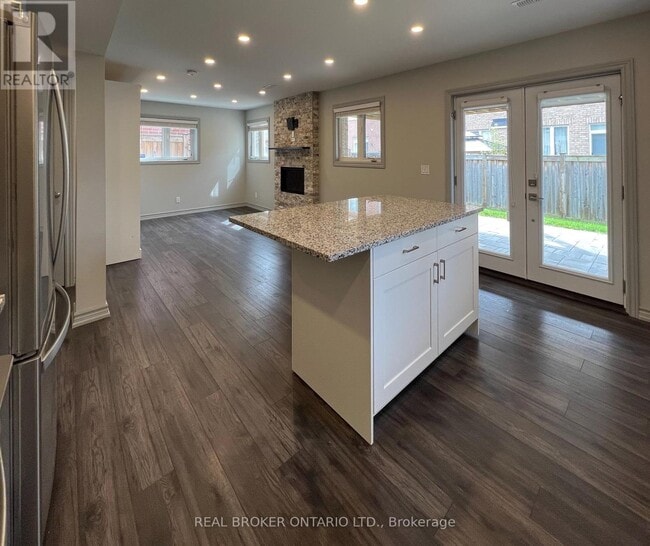 Photo - 70 Juglans Crescent