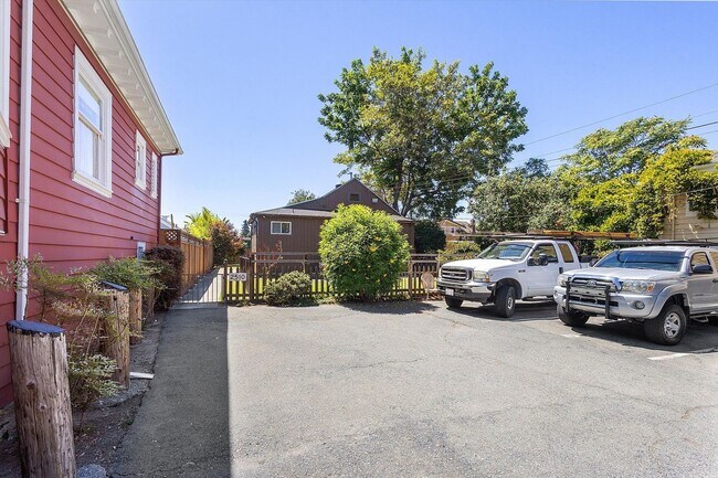 Photo - 2510 Eagle Ave Unit 2510 Eagle Ave #C - LU