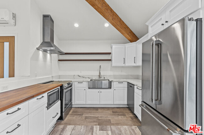 Building Photo - 4835 Gentry Ave Rental