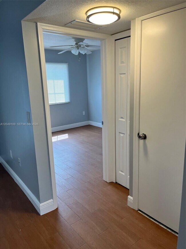 1261 SE 27th St Unit 104