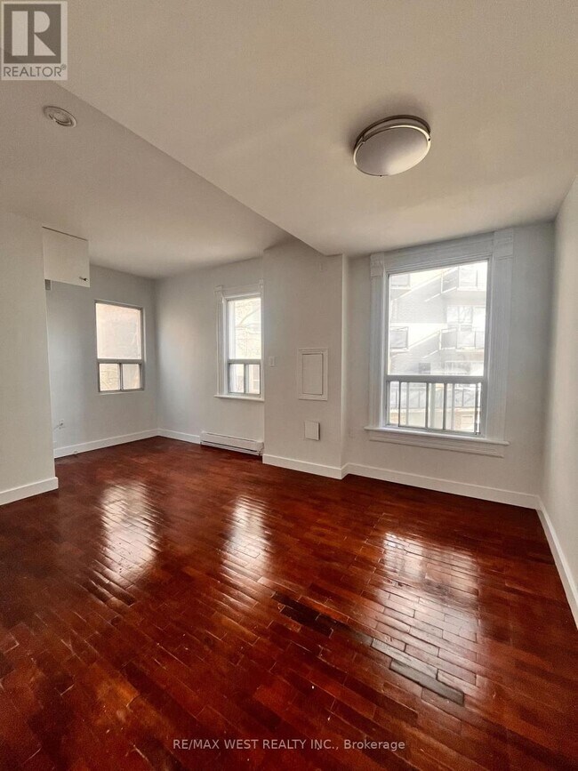 Photo - 96 Springhurst Ave Unité 3