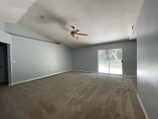 Photo - 212 Lustan Dr