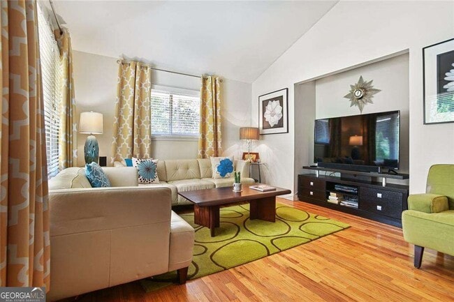 Photo - 2056 Arlington Ave NE