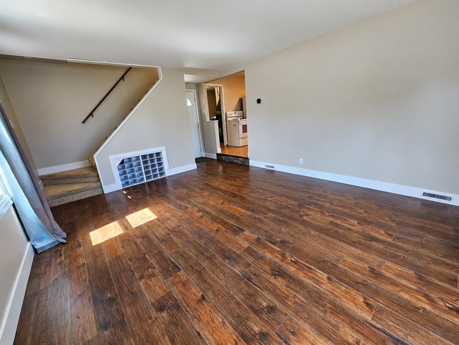 Photo - 3-Bedroom Shelby Twp Home on Spacious Lot with Large 2 Car Garage. Laminate Flooring on Main Floo...