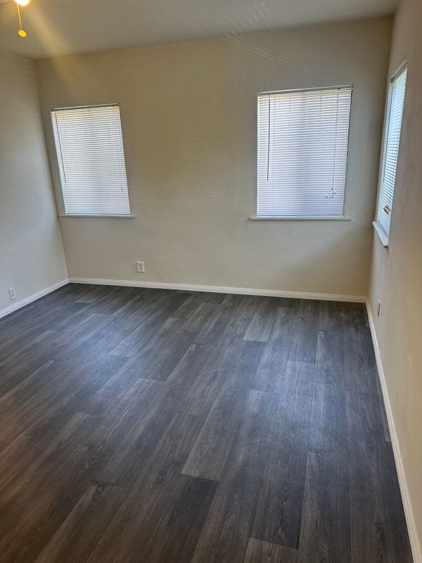 Photo - 932 W 71st St Apartamento