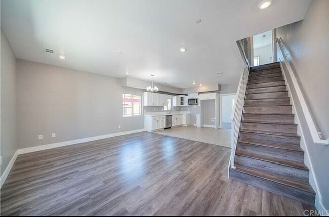 Building Photo - Beautiful 4 bed 4 bath unit in Gardena 90247! Rental