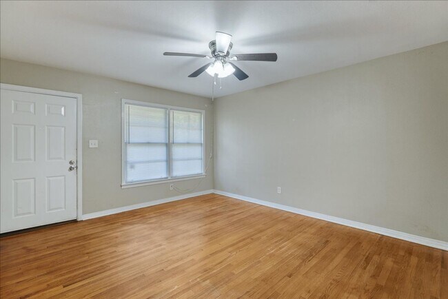 Photo - 1908 Crabapple Dr