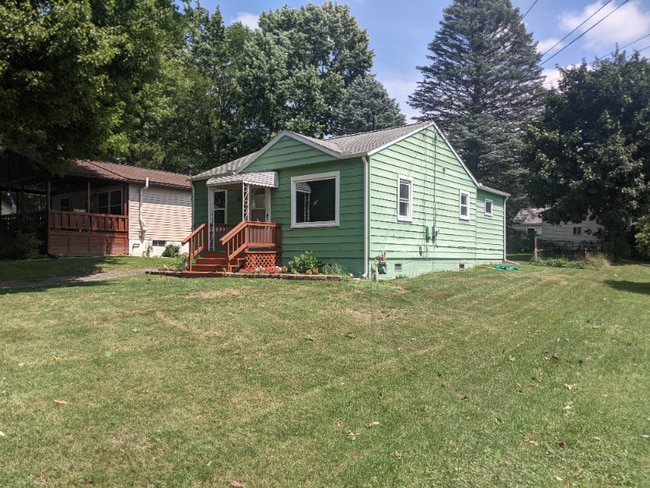 Photo - 1077 Davey Ave