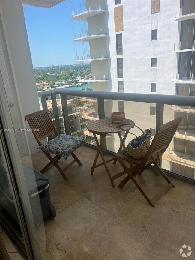 Building Photo - 6039 Collins Ave Unit 1407 Rental
