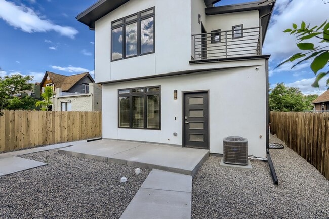 Photo - Exquisite Lincoln Park townhouse near 10th & Osage Station