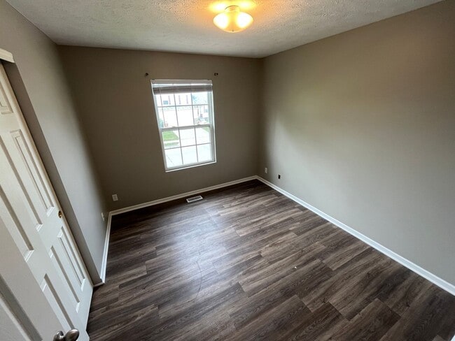 Photo - Bright & Spacious 3 Bedroom Bellevue Home!!
