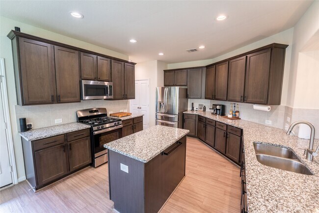 Photo - 193 Climbing Oaks Pl