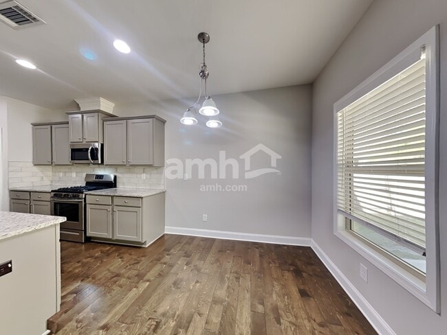 Photo - 1080 Victoria Walk Ln