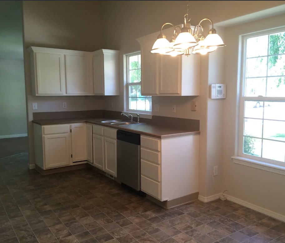 Photo - 497 E Baldwin St