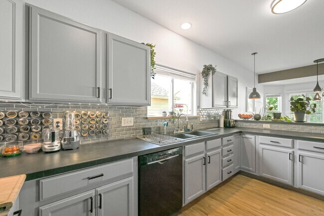 Photo - Spacious 4BR House in Fort Collins