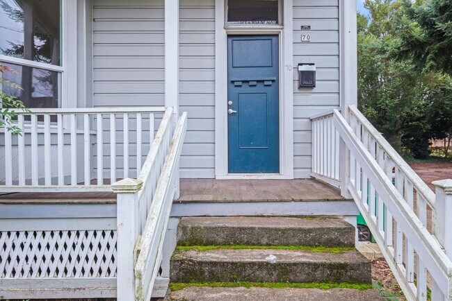 Photo - 70 NE Tillamook St