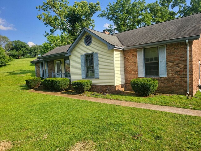 Nice Mt. Juliet Ranch 4 bedroom 2 bath on ... - Nice Mt. Juliet Ranch 4 bedroom 2 bath on ... House