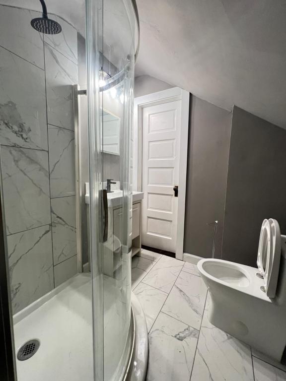 Photo - 1555 Neil Ave