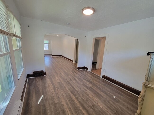 Photo - 1185 E 167th St Unidad 2 (Top)