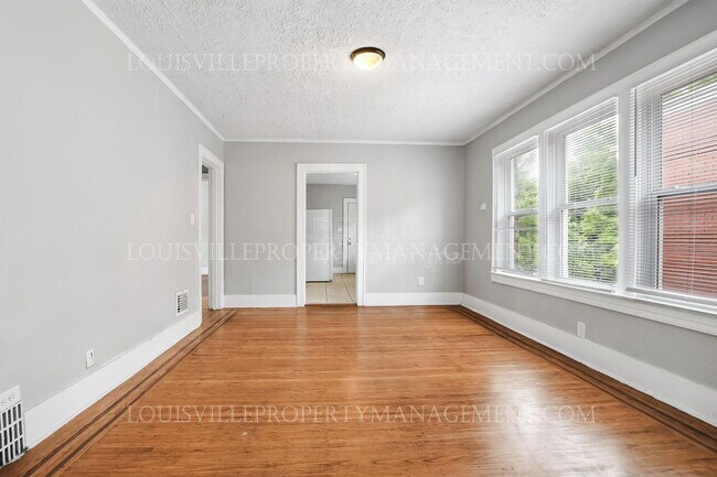 Photo - 664 Lindell Ave