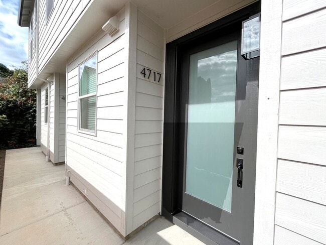 Photo - Gorgeous Townhome-Style Unit with Laundry, A/C, Private Patio
