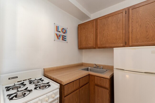 Photo - 653 W Belmont Ave Unit 304