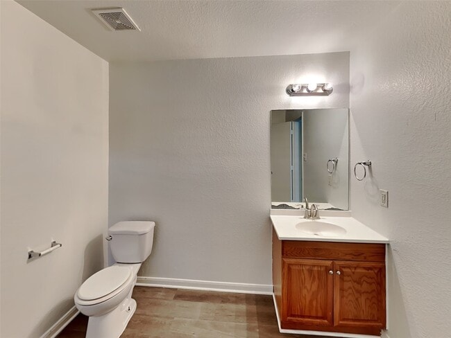Building Photo - 9626 Eaglewood Glen Tr