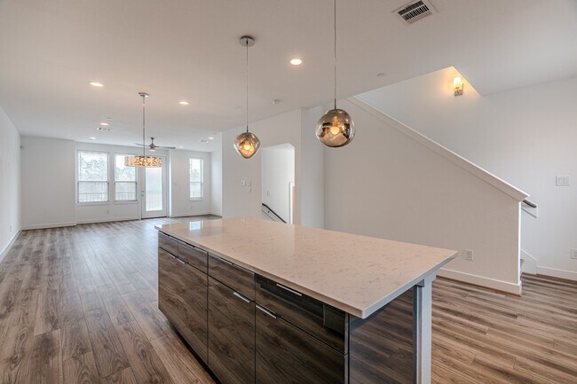 Photo - 18736 Centro Main St