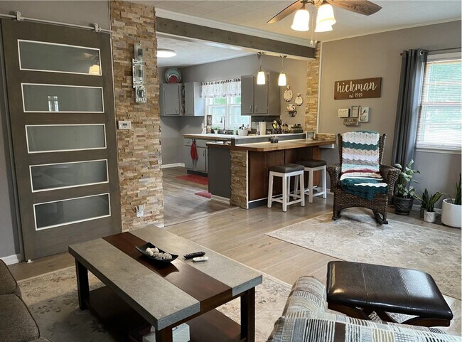 Photo - 1909 Robin Rd