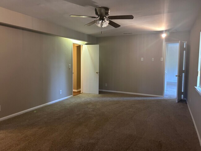 Photo - 398 Dunant Dr