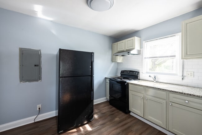 Photo - 1443 Venetian Dr SW