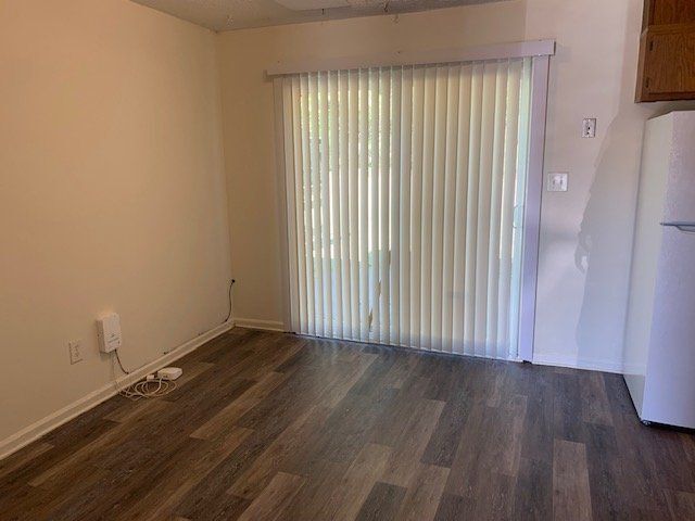 Photo - 810 B's Barbeque Rd