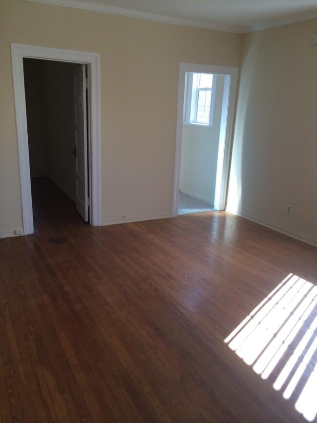 Building Photo - 1034 Hyperion Ave Rental