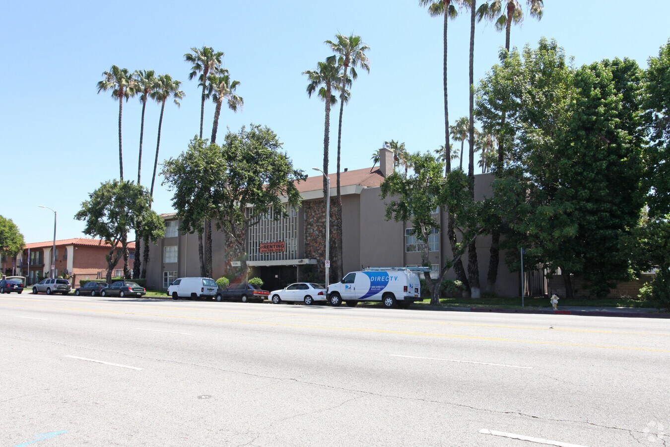 7730 Woodman Ave - 7730 Woodman Ave