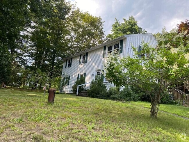 Building Photo - 67 Old County Rd Unit Apt. A