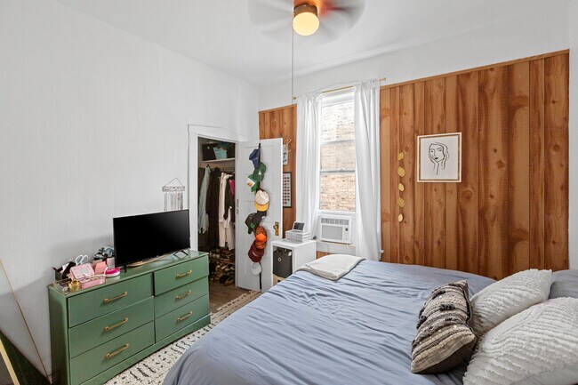 Photo - 2507 N Sawyer Ave Unidad 2R Rental