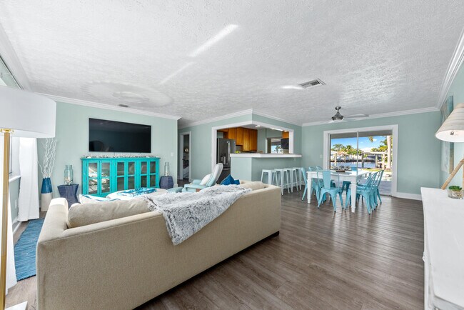 Photo - 1389 SW Dyer Point Rd