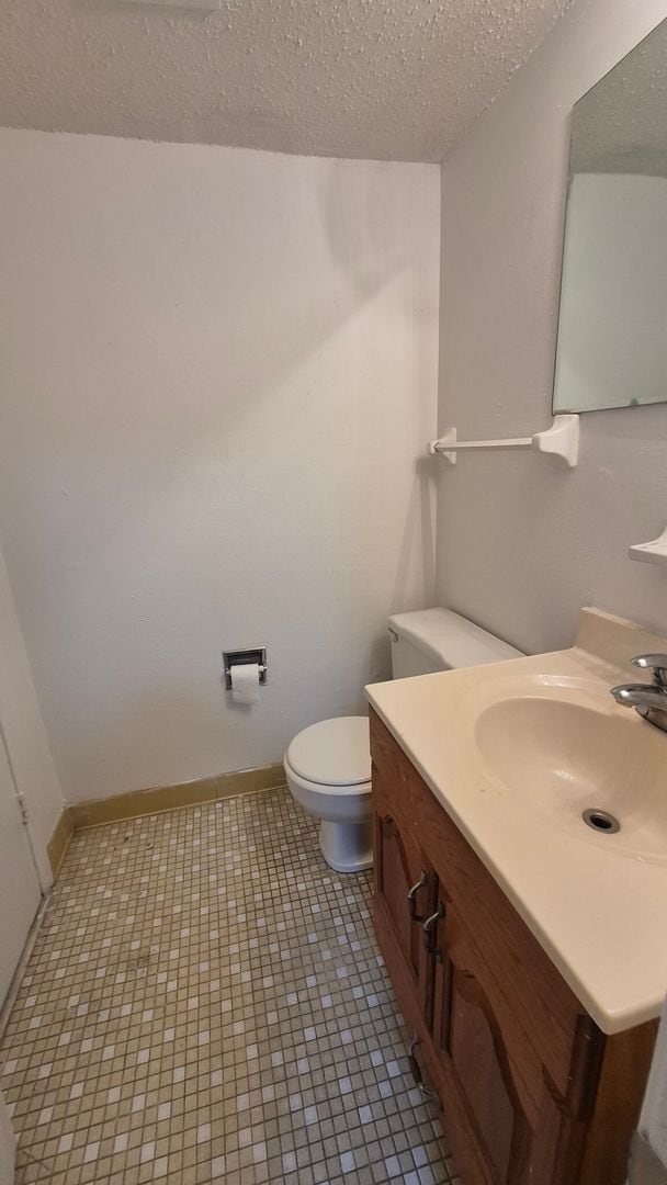 Photo - 852 Garnet St