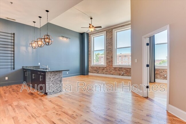 Building Photo - 936 Broad St Unit 306