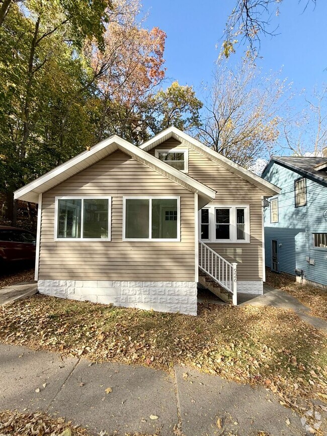 Building Photo - Four Bedroom Home in Kalamazoo