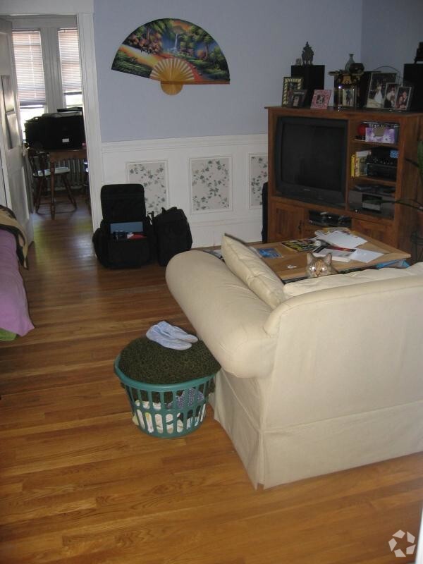 Building Photo - 24 Oak Square Ave Rental