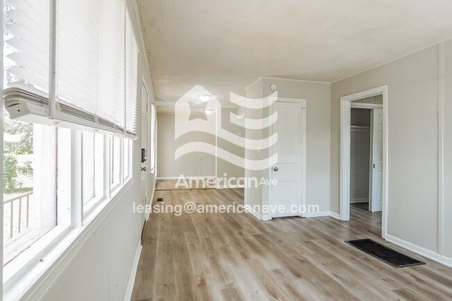 Photo - 1405 18th Pl SW