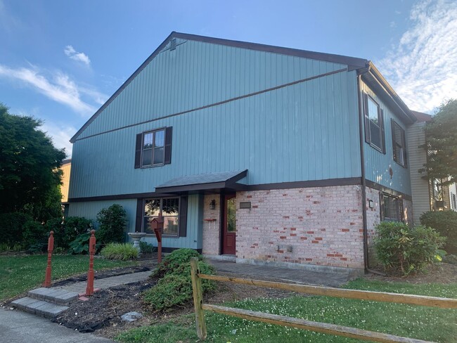 PARKLAND SCHOOLS- FOUR BEDROOM TOWNHOME - PARKLAND SCHOOLS- FOUR BEDROOM TOWNHOME